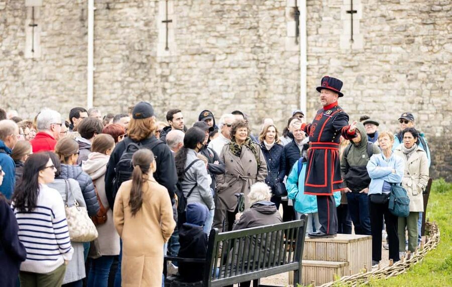 London: Tower of London & Changing of the Guard Experience - The Crown Jewels and White Tower