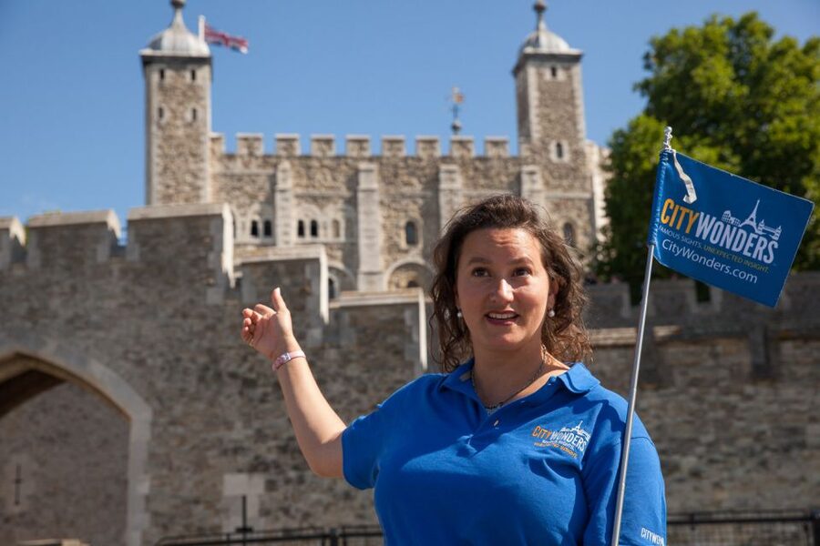 London: Tower of London & Changing of the Guard Experience - The guard ceremony and crowd strategy