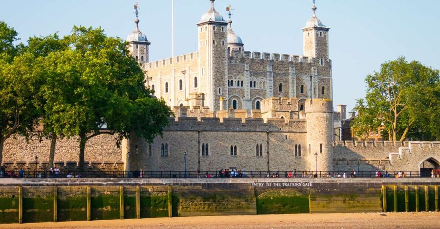 London: Tower of London Guided Tour with Crown Jewels Option - Who should book this tour?