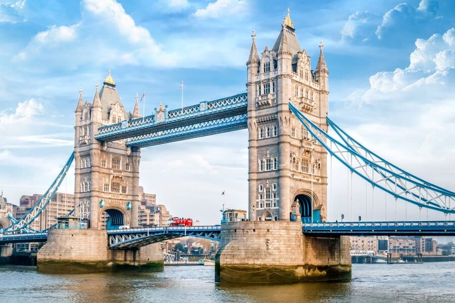 London: Tower of London Guided Tour with Crown Jewels Option - What this Tower of London experience is really like