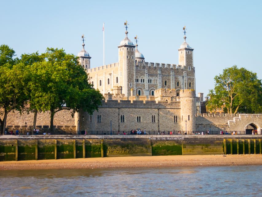 London: Tower of London Guided Tour with Crown Jewels Option - Seeing the Crown Jewels in the Jewel House