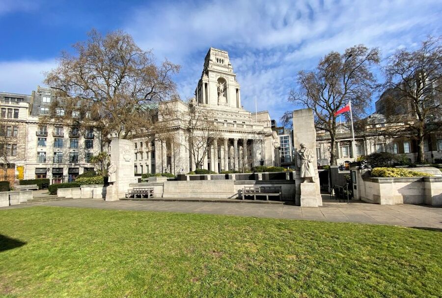 London: Tower of London Guided Tour with Crown Jewels Option - Private car transfers for a calmer day