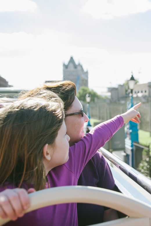 London: Tower of London, Hop-on, Hop-off Bus & River Cruise - Kensington, Notting Hill, and the museums