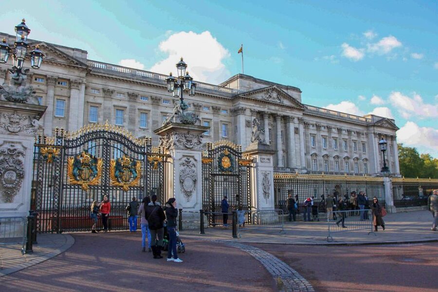 London: Tower of London, Thames Boat & Changing of the Guard - Key points to know before booking