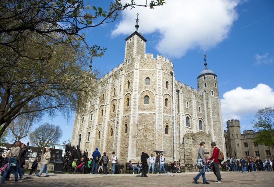 London: Tower of London, Thames Boat & Changing of the Guard - Who should book this London morning?