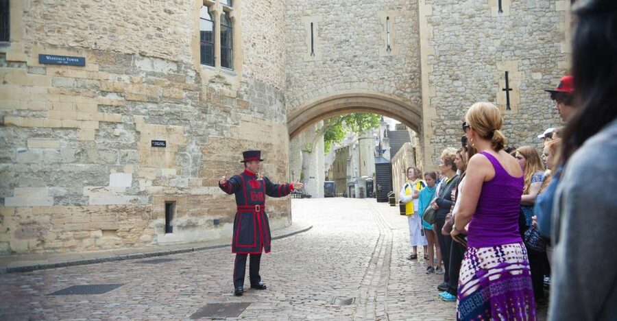 London: Tower of London, Thames Boat & Changing of the Guard - What the Thames boat ride adds