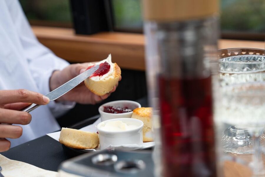 London: Traditional Afternoon Tea Tour in a Luxury Coach - Afternoon tea with London moving past the windows
