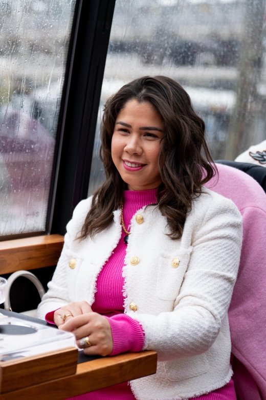 London: Traditional Afternoon Tea Tour in a Luxury Coach - What the audio guide adds to the ride
