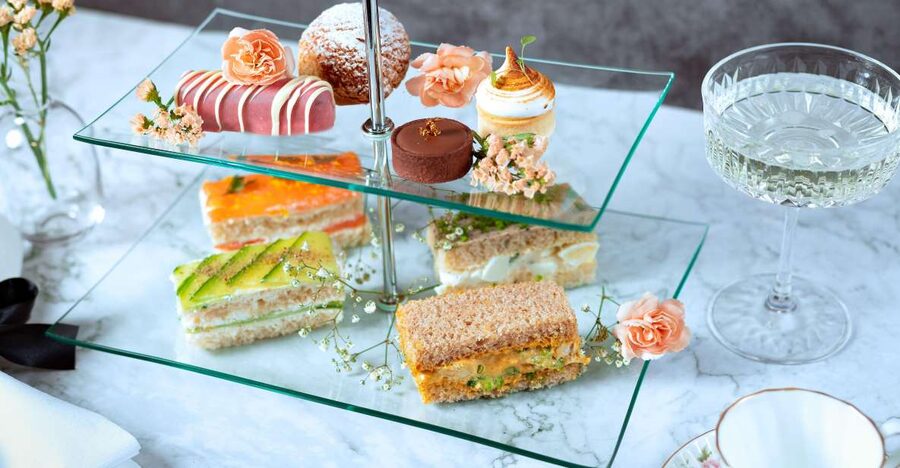 London: Traditional Afternoon Tea Tour in a Luxury Coach - Who will enjoy this most?