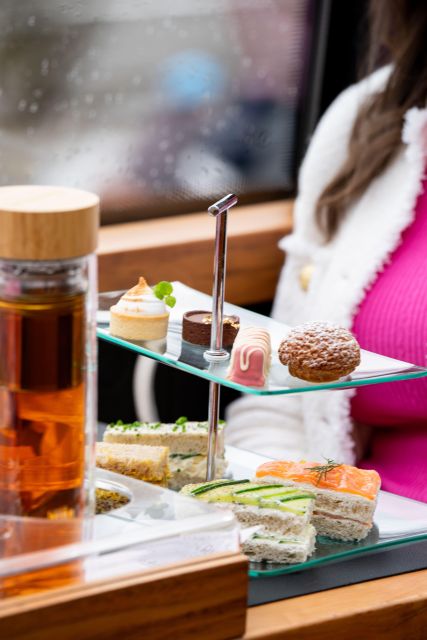 London: Traditional Afternoon Tea Tour in a Luxury Coach - Practical details that can save you trouble