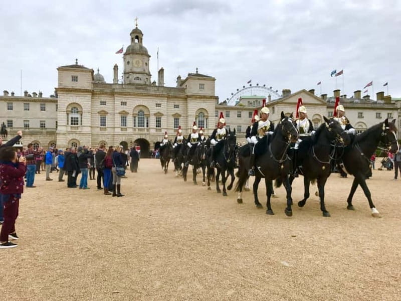 London: Ultimate One-Day Tour with Tower, Abbey & Cruise - Trafalgar Square is your lunch pause