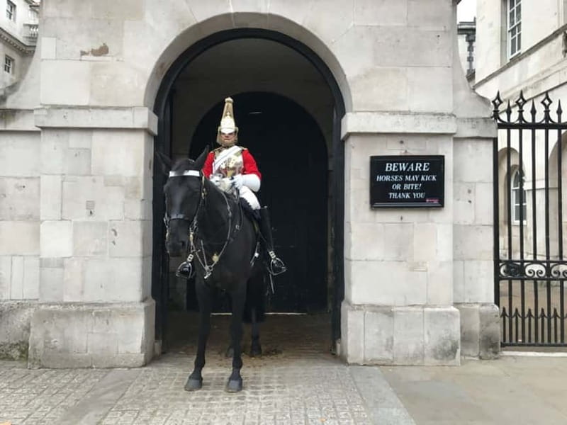 London: Ultimate One-Day Tour with Tower, Abbey & Cruise - Guides who shape the day