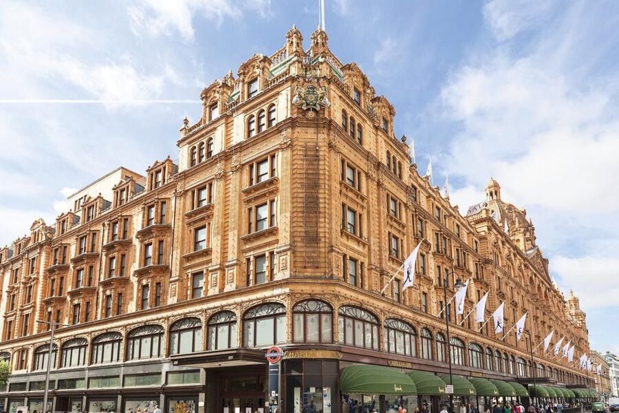 London Vintage Bus Tour and Cream Tea at Harrods - Why this London combination works