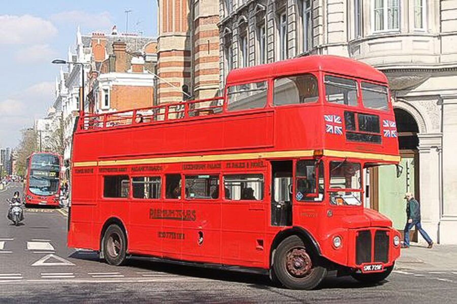 London Vintage Bus Tour and Cream Tea at Harrods - The Tower of London and Traitors’ Gate