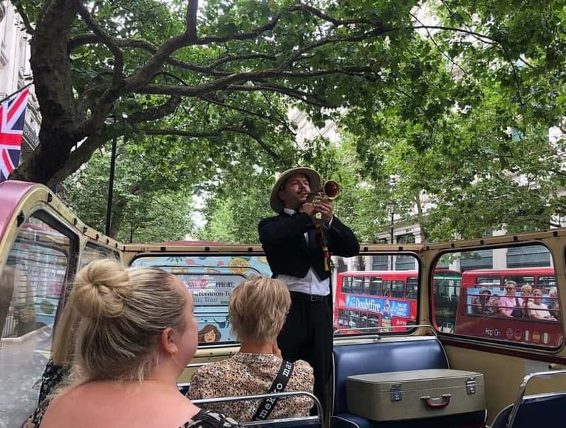 London Vintage Bus Tour: Live Comedy Sightseeing Show - Why the live guides matter