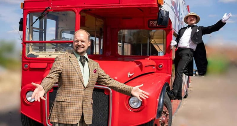 London Vintage Bus Tour: Live Comedy Sightseeing Show - Starting near Trafalgar Square