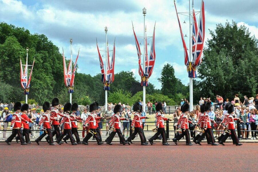 London Vintage Bus Tour, Thames Cruise, Fish & Chips - Buckingham Palace and the Morning Guard Ceremony