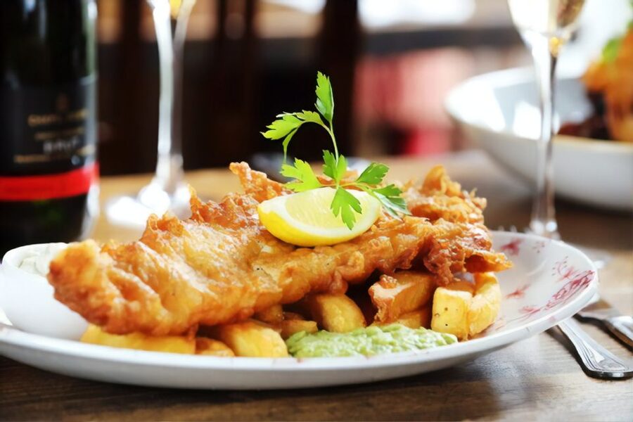 London Vintage Bus Tour, Thames Cruise, Fish & Chips - Weather, Seating, and the Practical Trade-Offs