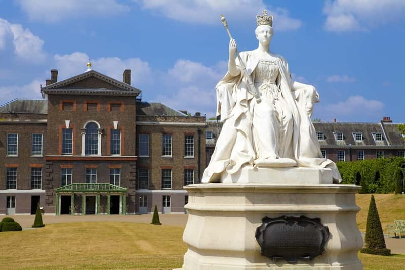 London: VIP Kensington Palace Gardens Tour & Royal High Tea - What the guides add to the day