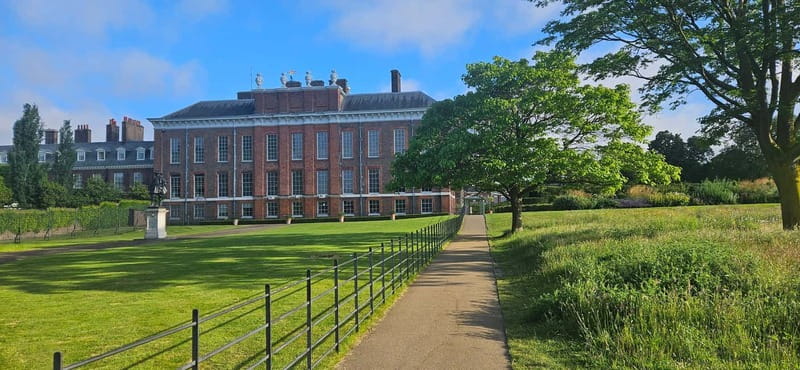 London: VIP Kensington Palace Gardens Tour & Royal High Tea - Is $154.90 good value?