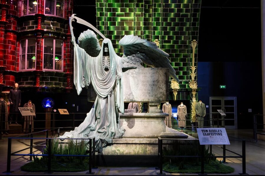 London: Warner Bros. Studio Harry Potter Tour with Transfers - Privet Drive, Platform 9¾, and the Hogwarts Express