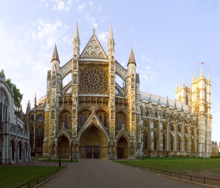 London: Westminster Abbey & Churchill War Rooms Walking Tour - A smart way to see Westminster in one day
