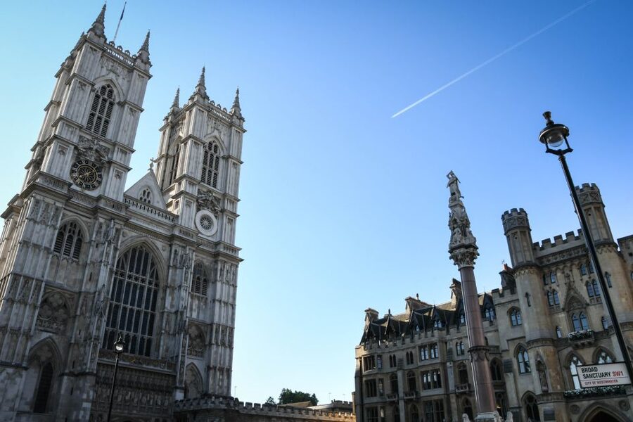 London: Westminster Abbey & Churchill War Rooms Walking Tour - Inside Westminster Abbey for about 80 minutes