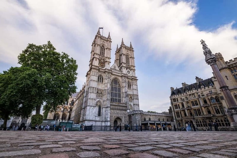 London: Westminster Abbey & Jubilee Galleries Guided Tour - Entering Westminster Abbey without the long ticket queue