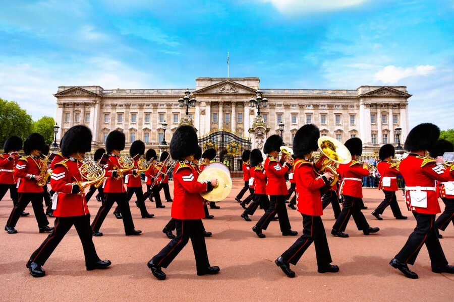 London: Westminster Abbey Priority Access & Guided City Tour - Buckingham Palace from the outside