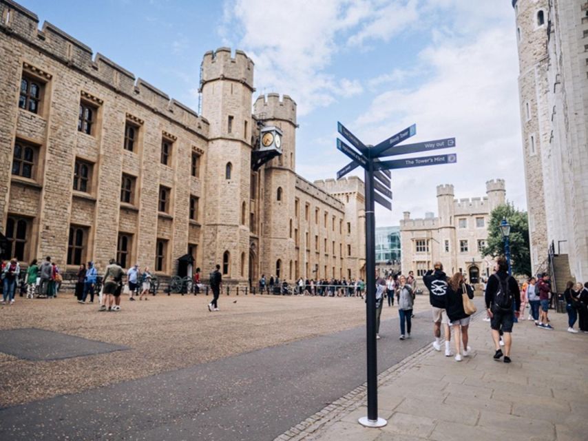 London: Westminster Abbey, Tower of London and Boat Tour - Westminster Abbey sets the tone