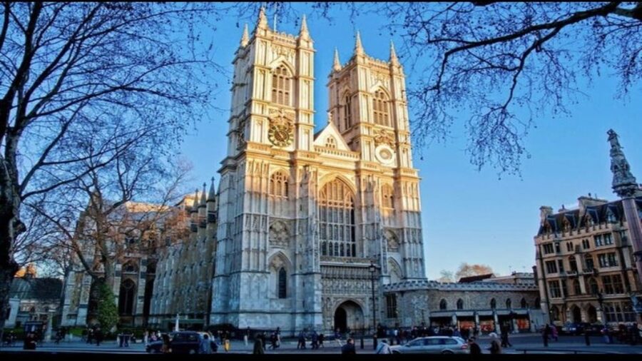 London: Westminster and Changing of the Guard Tour - Why this two-hour walk works