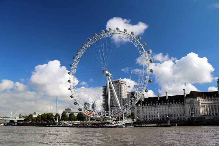 London: Westminster to Hampton Court River Thames Cruise - Syon Reach and Horse Reach Slow the Pace