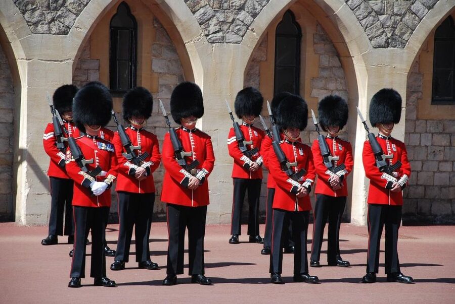 London: Westminster Tour and Windsor Castle Entry Ticket - Seeing the Changing of the Guard at the right time
