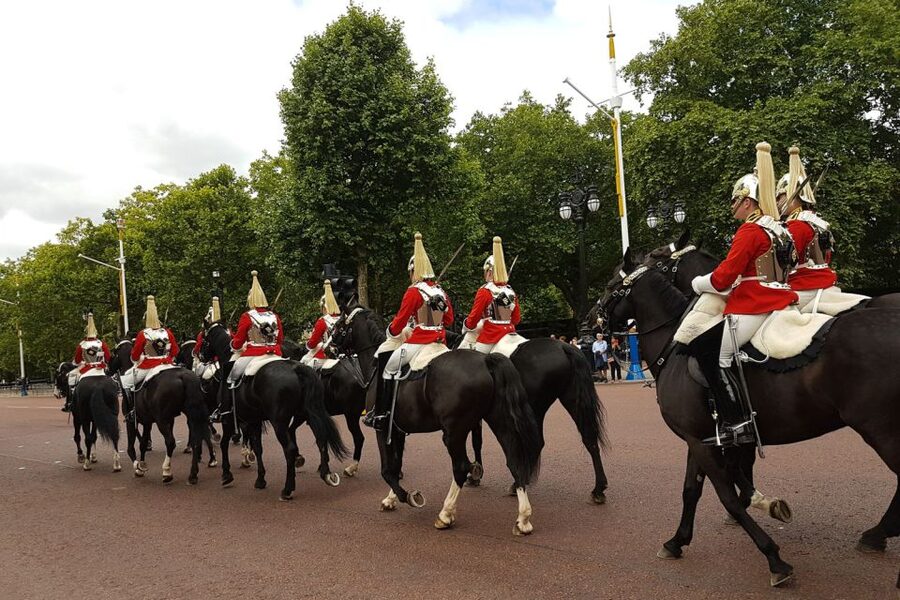 London: Westminster Tour, River Cruise, and Tower of London - Meeting at the Ritz and walking into Green Park