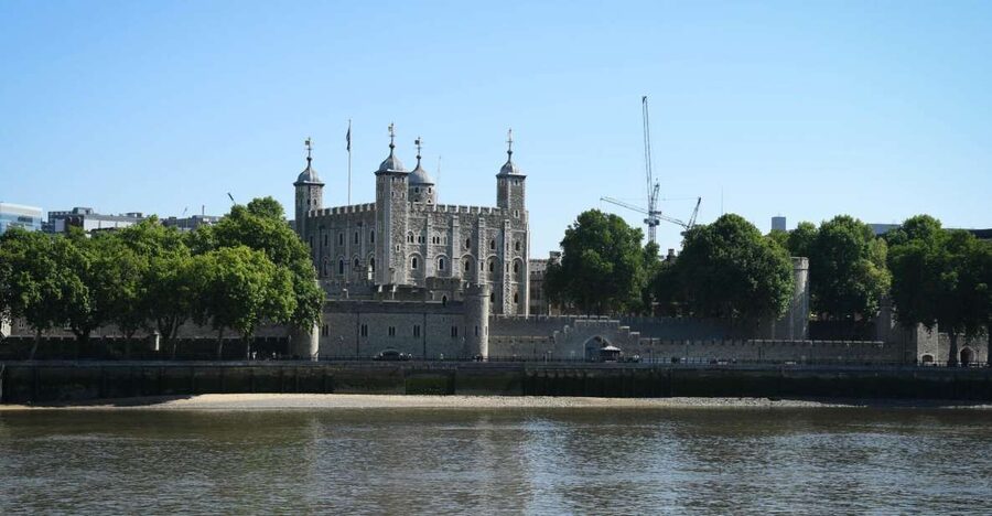 London: Westminster Walking Tour & The Tower of London Entry - Horse Guards Parade and Whitehall