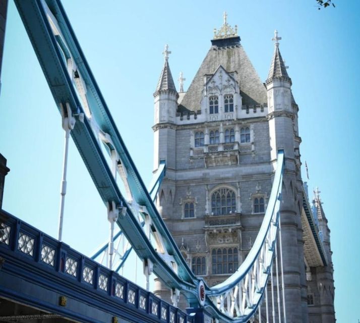 London: Westminster Walking Tour & Visit Tower Bridge - Buckingham Palace and the question of the guards