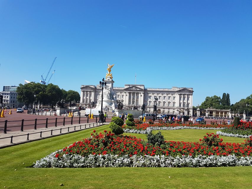 London: Wimbledon Tennis Club and Westminster Walking Tour - Guides, storytelling, and the group experience