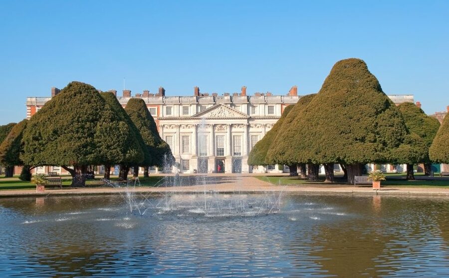 London: Windsor Castle & Henry VIII's Hampton Court Palace - What the $120 price really covers