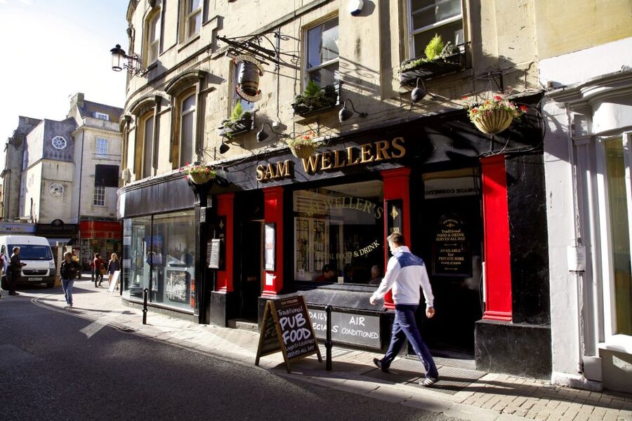 London: Windsor Castle, Stonehenge, and Bath Day Trip - The coach ride and the shape of the day
