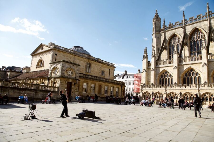London: Windsor Castle, Stonehenge, and Bath Day Trip - How the guides affect the experience