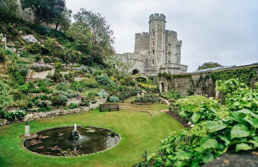 London: Windsor, Stonehenge, Bath, and Roman Baths Day Trip - The Roman Baths and a taste of spa water