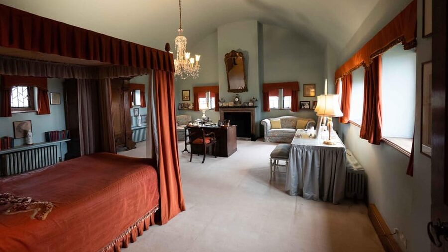 London: Winston Churchill Family Home with Transportation - The 9am private ride from London
