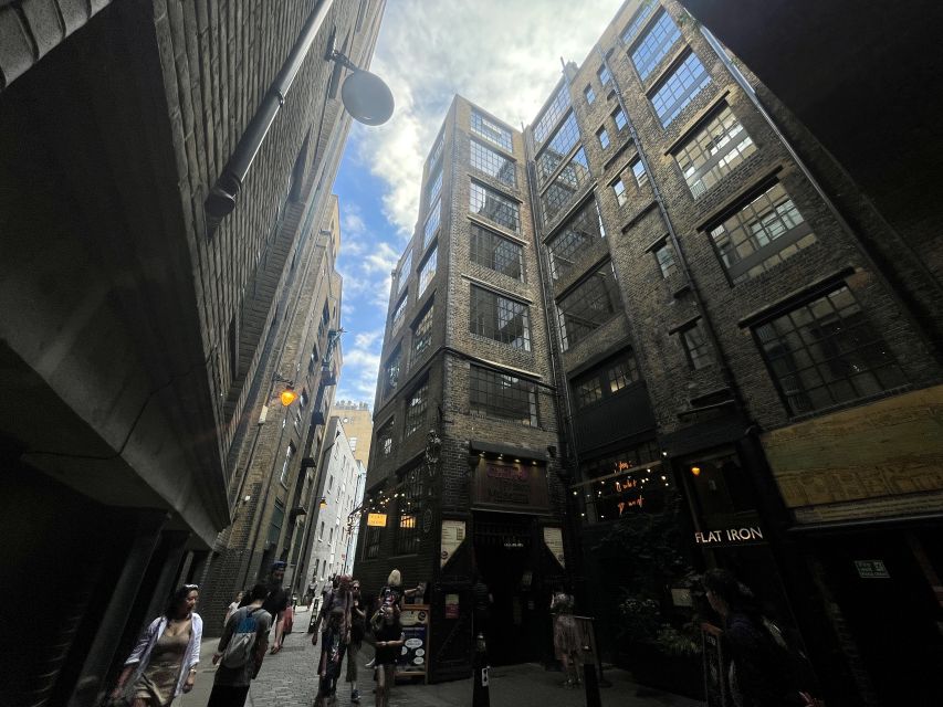 London: Witches and History Bankside Walking Tour - Southwark Cathedral and the stories beneath the stones