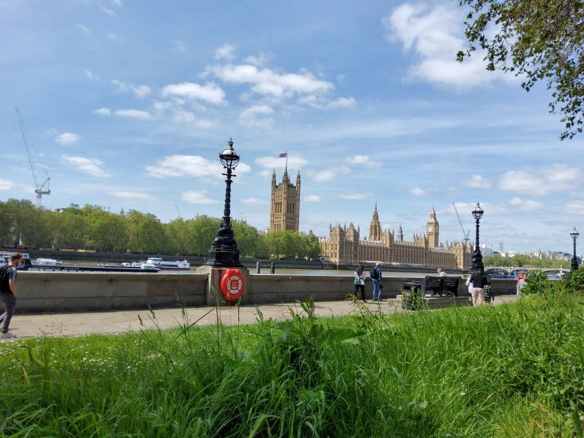 Luxury Private Tour in London with Lunch - Buckingham Palace and the Changing of the Guard