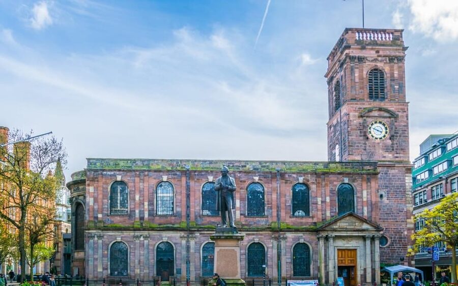 Manchester: City Walking Tour & Exploration Game - Who should book the Manchester Quest?