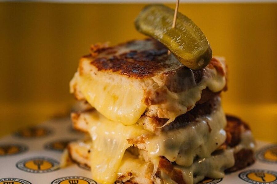 Manchester: Guided Cheese Crawl with Tastings - What happens at the five tasting stops