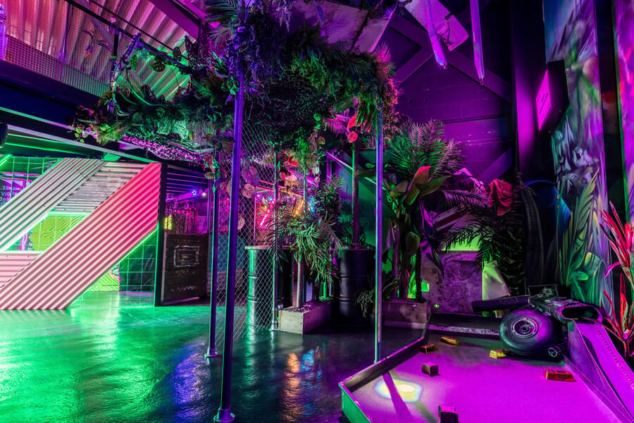 Manchester: Junkyard Golf Club Tickets for 9 or 18 Holes - What the holes are like in practice