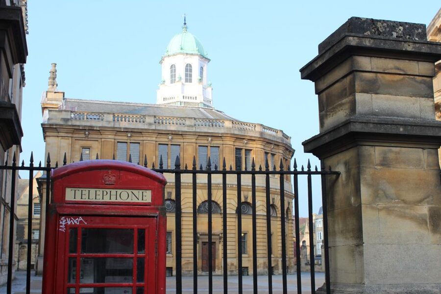 Morse, Lewis and Endeavour Walking Tour of Oxford - The White Horse and Morse’s real ale trail