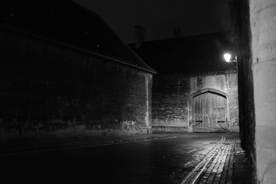 New: Oxford Costumed Ghost Tour In-Character - What the 90-minute itinerary feels like