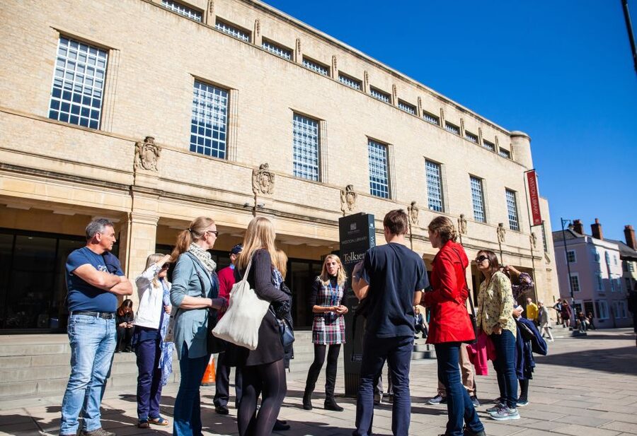 Oxford: 3-Hour Private Tour with Student Guide - Three hours, private attention, and a price of $168